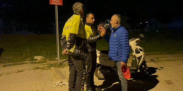 Devrilen motosikletten düşen alkollü sürücü ekiplere zor anlar yaşattı