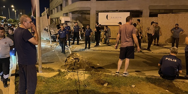 Devrilen otomobildeki 1 kişi öldü, 2 kişi yaralandı