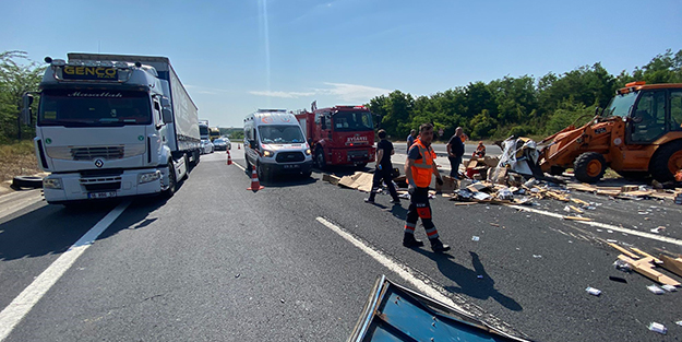 Devrilen tır İstanbul-Edirne Otobanı'nı kapattı