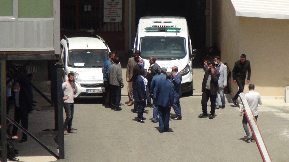Devrilen traktörün altında kalan genç hayatını kaybetti 