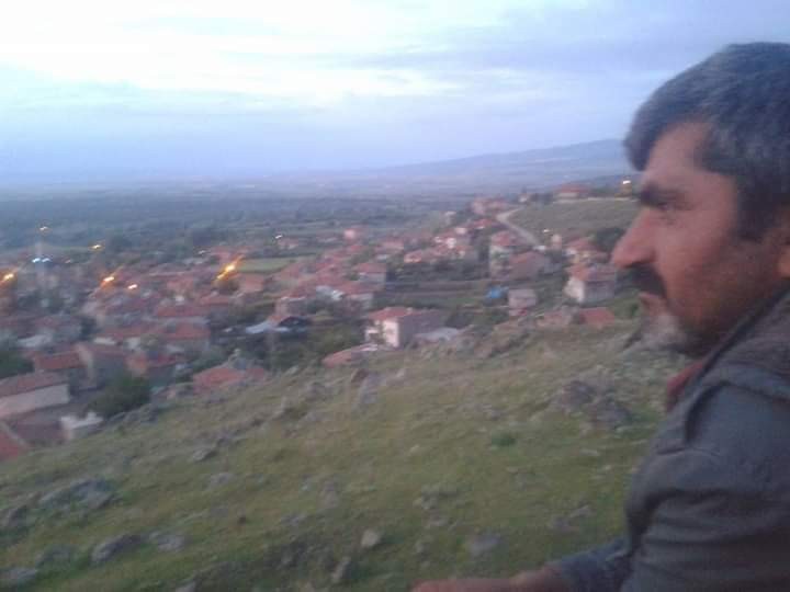 Devrilen traktörün altında kalan sürücü öldü 