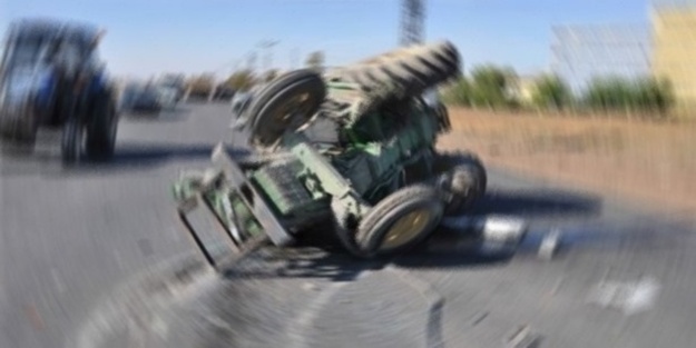 Devrilen traktörün sürücüsü öldü