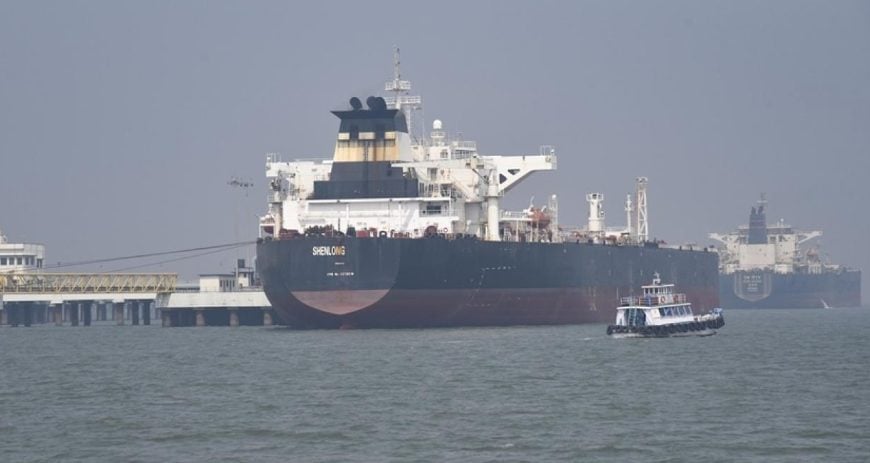 Devrim Muhafızları’ndan Hürmüz açıklaması! Bir tanker daha mayına çarptı