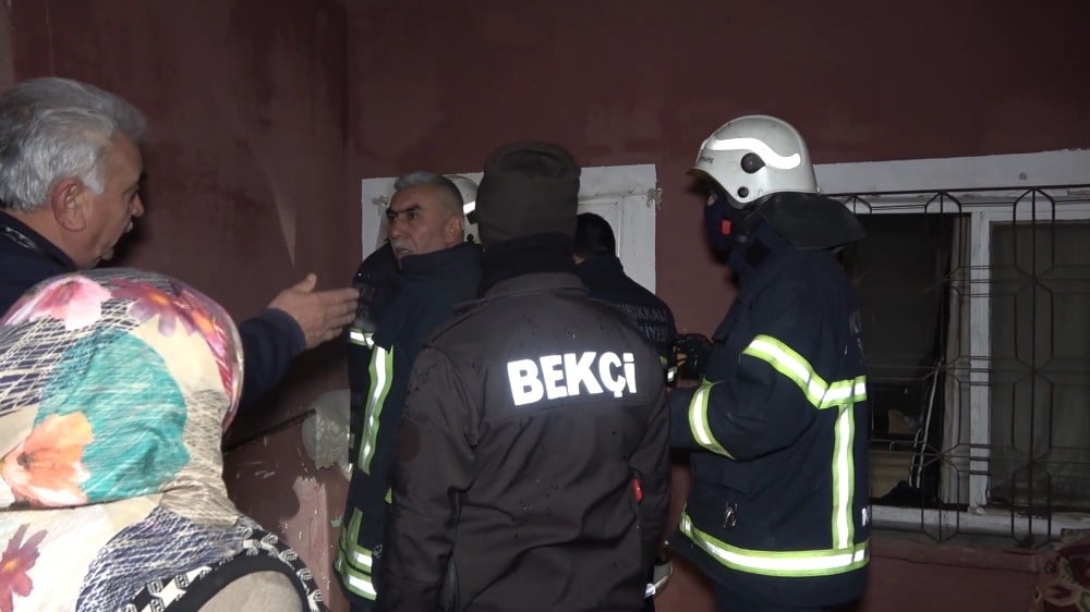 Devriye atan bekçilerin fak ettiği yangın büyümeden söndürüldü 