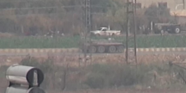 Devriyeden dönen Rus askerlerine YPG/PKK'lı teröristler araçlarla eşlik etti