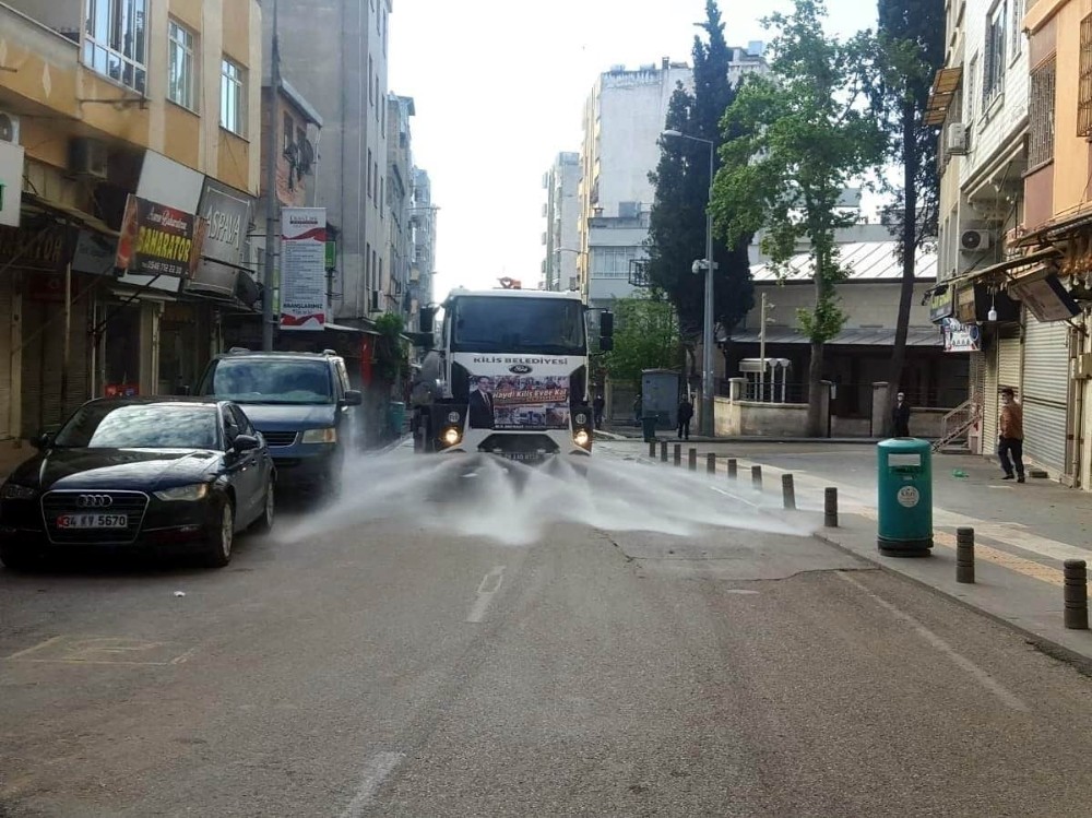 Dezenfekte çalışmaları aralıksız sürüyor 