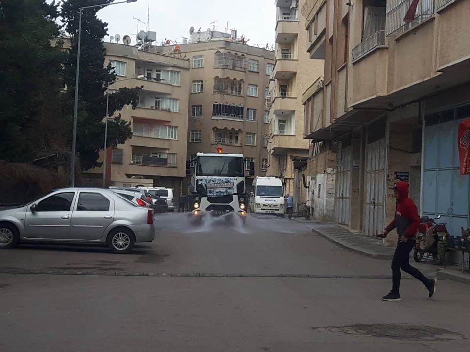 Dezenfekte çalışmaları hız kesmeden sürüyor 