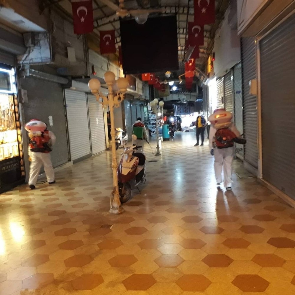 Dezenfekte işlemleri gecede sürüyor 