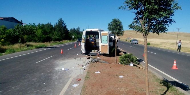 Şanlıurfa’da öğrenci servisi takla attı: 13 yaralı