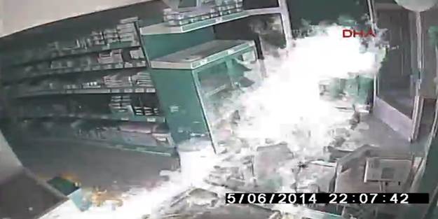 DHKP- C haraç vermeyen marketi kundakladı