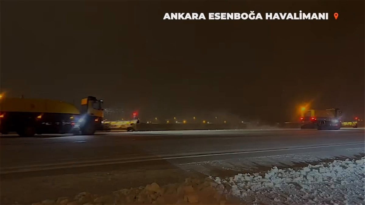 DHMİ ekipleri havalimanlarını açık tutmak için 7/24 sahada!