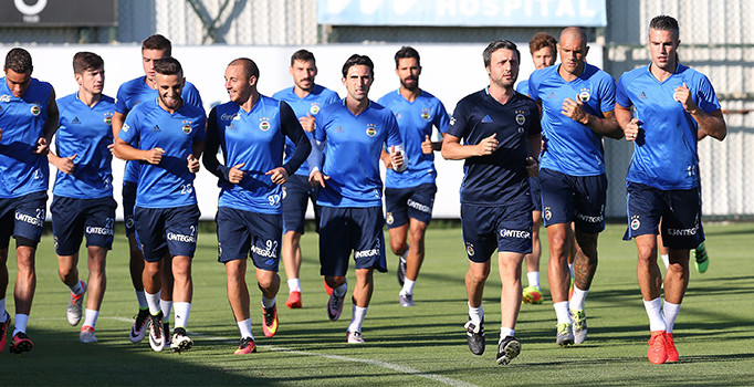 Dick Advocaat hücum hattını kurmakta zorlanıyor