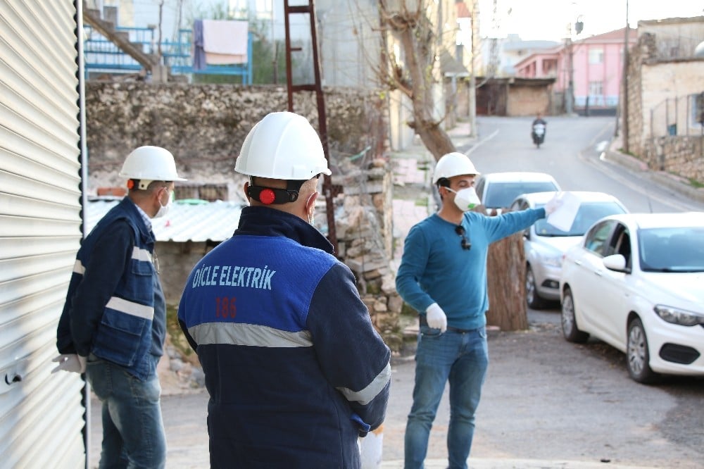 Dicle Elektrik, saha personelini korona virüse karşı sürekli güncelliyor 