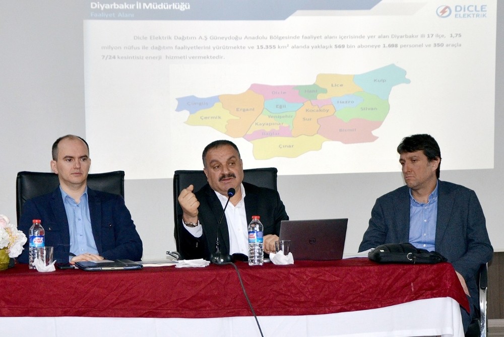 Dicle Elektrik yöneticileri Kocaköylü muhtarlarla buluştu 