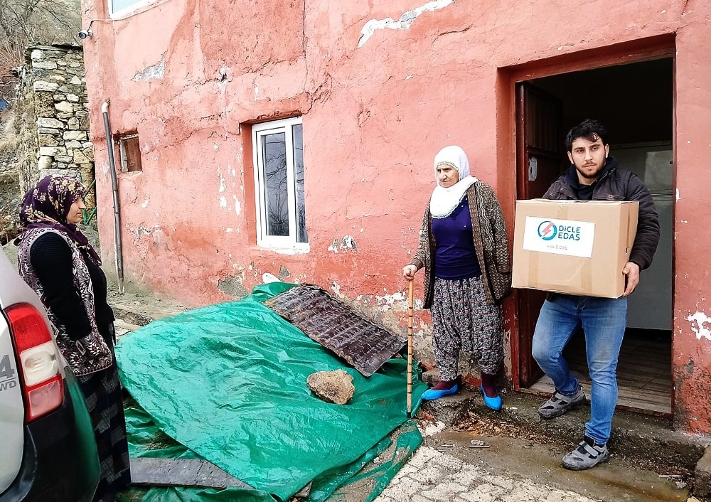 Dicle Elektrik’ten depremden etkilenen vatandaşlara gıda desteği 