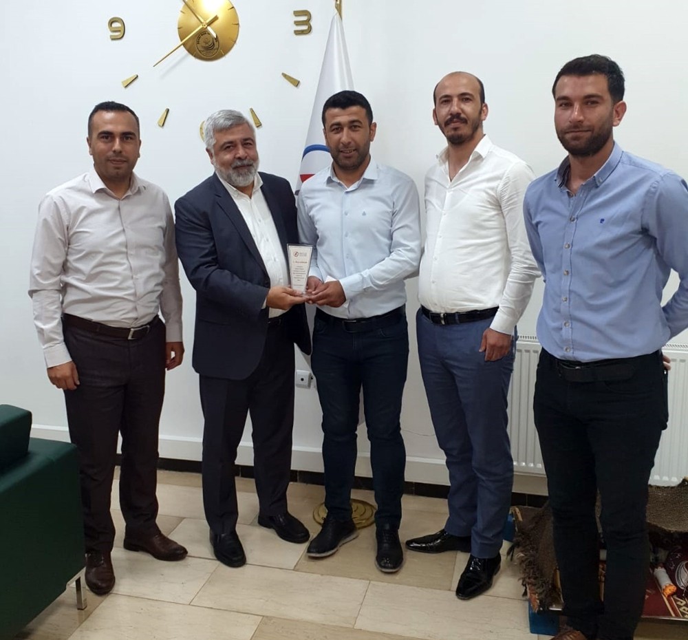 Dicle Elektrik’ten müşteri yetkilisine başarı plaketi 