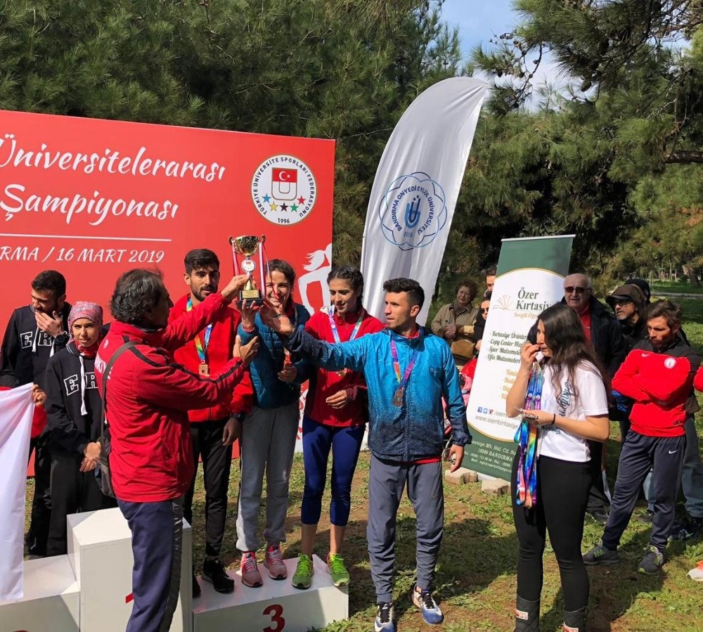 Dicle Üniversitesi atletizmde Türkiye üçüncüsü oldu 