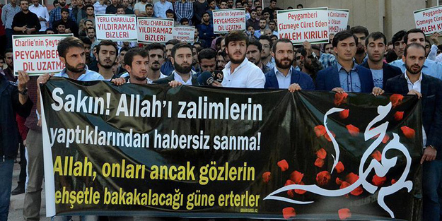 O afişe üniversitelilerden tepki