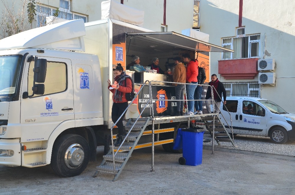 Didim Belediyesi öğrencilere çorba ikramına devam ediyor 
