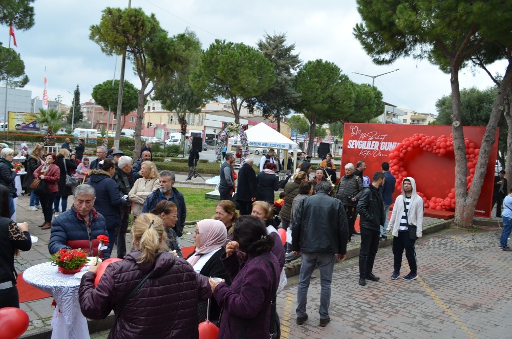 Didim Belediyesi sevgilileri unutmadı 