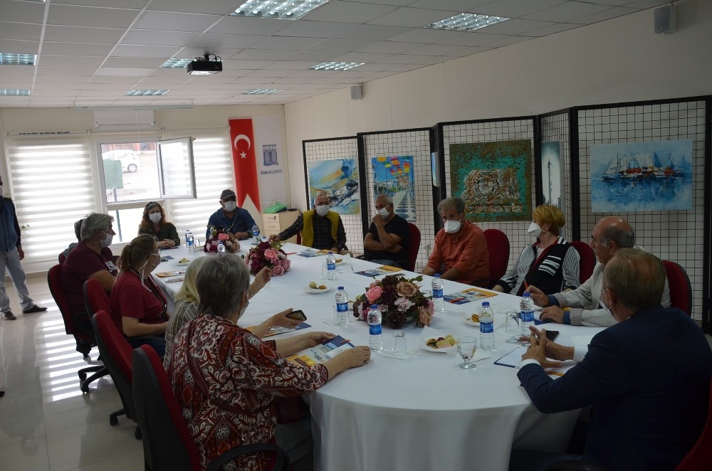 Didim Belediyesi, yerleşik yabancıların sorunlarını dinledi 