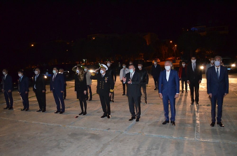 Didim protokolü önce İstiklal Marşı okudu ardından dilek balonu uçurdu 