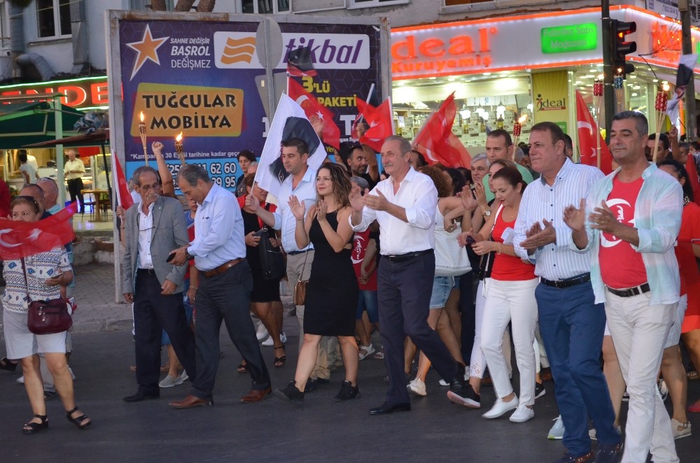 Didim’de 30 Ağustos coşkusu yürüyüş ve konserle taçlandırıldı 