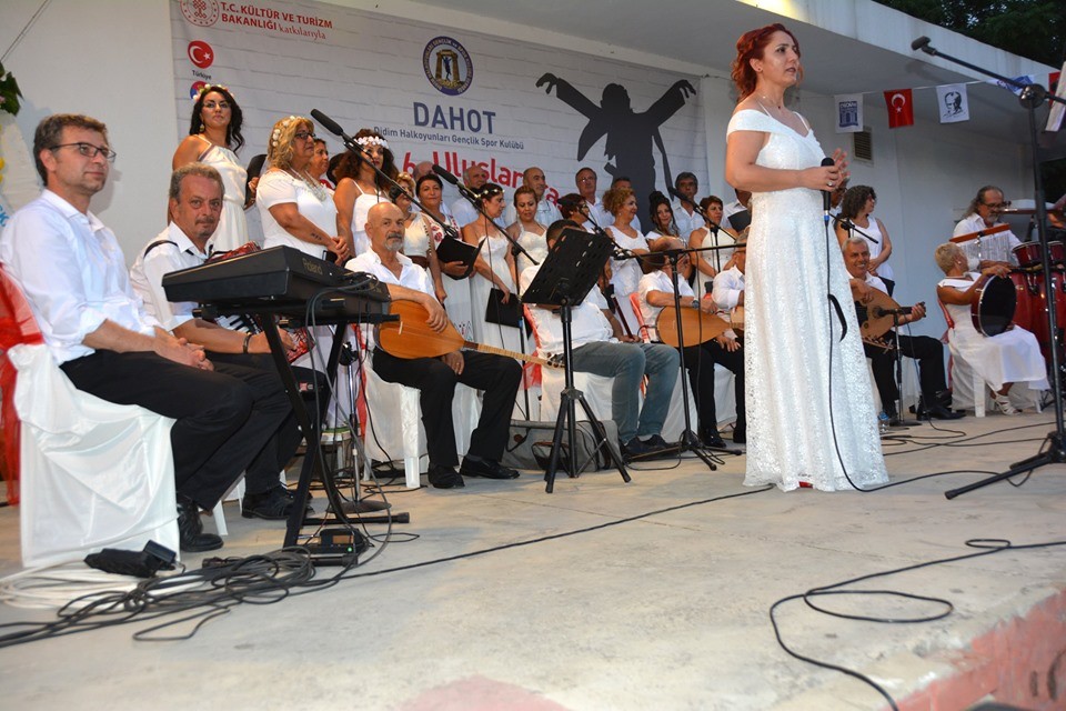 Didim’de ‘Gönülden Gönüle’ konseri ilgi gördü 