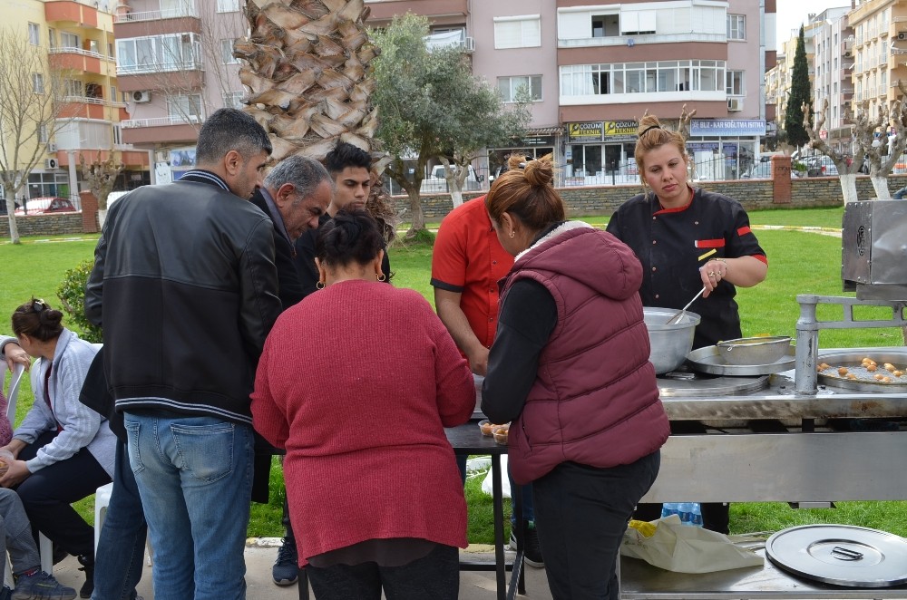 Didimli Romanlar şehitleri andı, kadınları günlerini kutladı 