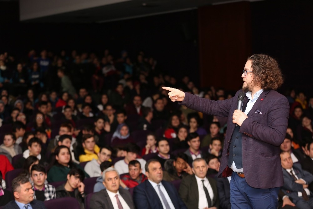 Dijital Öğrenme Yolları ve Sosyal Medyanın Doğru Kullanımı 