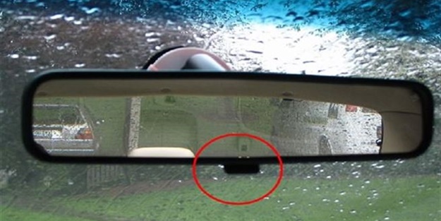 Dikiz aynasında bulunan düğme ne işe yarıyor?