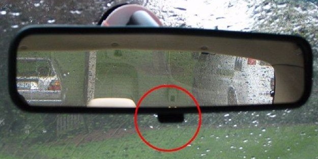 Dikiz aynasındaki bu düğmenin ne olduğunu biliyor muydunuz?