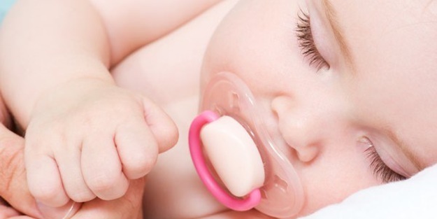 Dikkat! Bebeklerde emzik kullanırken...