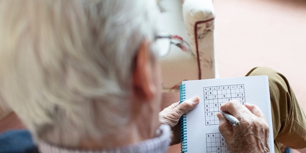 Dikkat! Sinirlilik ve paranoya alzheimer belirtisi olabilir