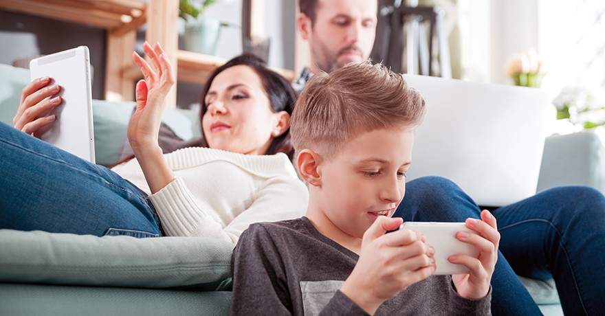 Dikkatimizi kaybettik, sıra çocuklarda mı? Sahi aklımız hangisini alacak ve neyi, nasıl ayıklayacak?