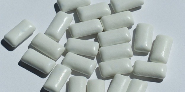 Dikkatinizi sakız çiğneyerek toplayın