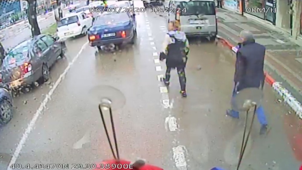 Dikkatsiz sürücü kazaya yol açtı 