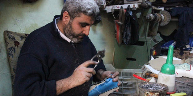 Dil sertifikalarını kaybetti, yemenicilik yapıyor