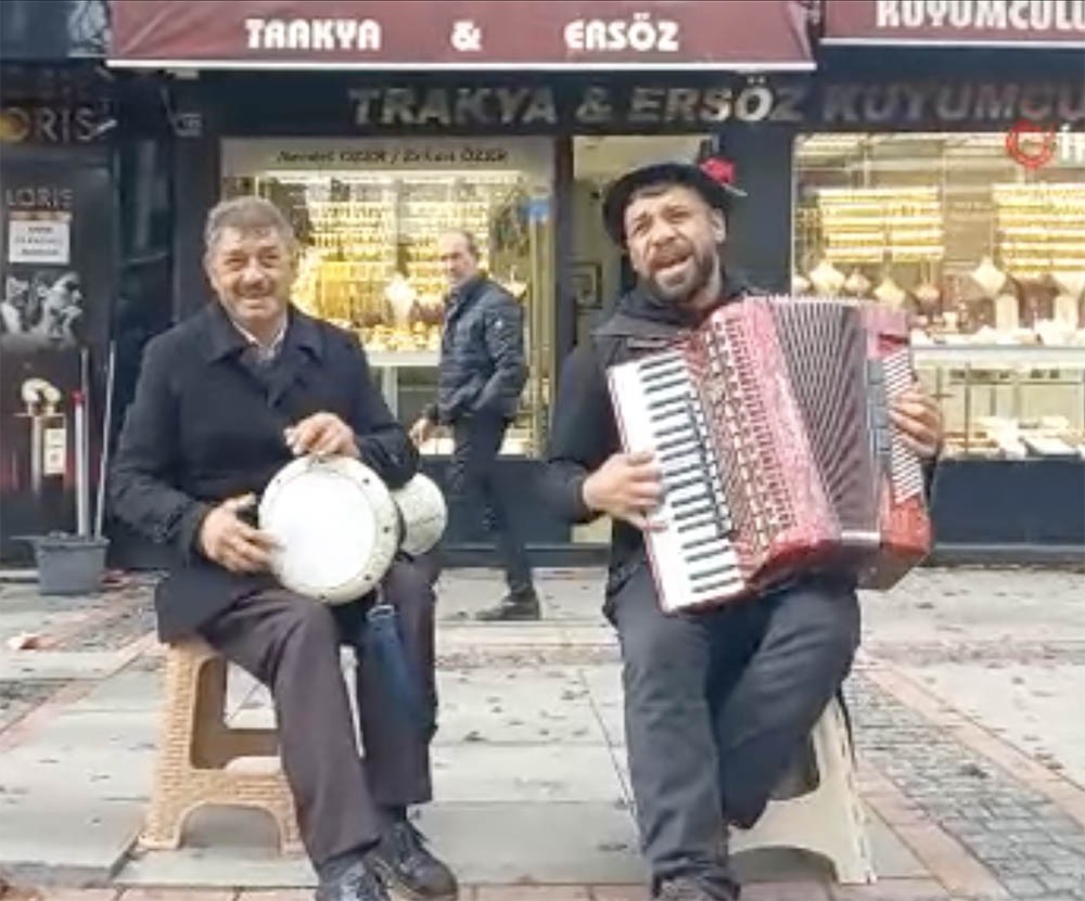 Dilan Polat'ın "Enerji" şarkısına 9/8 lik Roman uyarlama! Birde böyle dinleyin! "Bu nasıl sinerji, dolarları kaptırdım oldun dilenci"