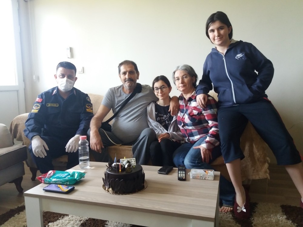 Dilay’a jandarmadan yaş günü sürprizi 