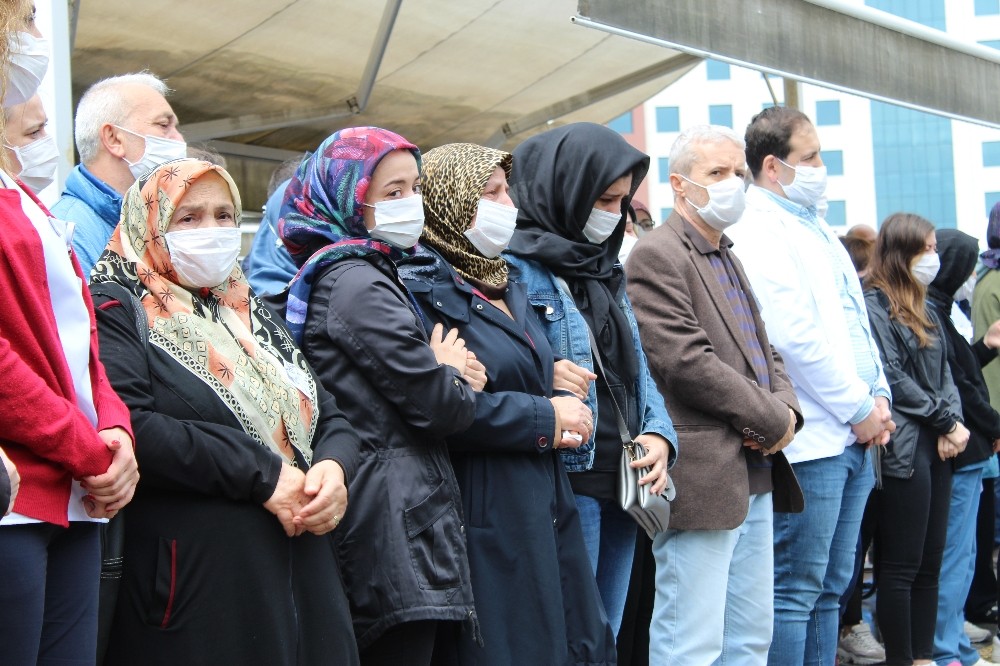 Dilek Hemşire için çalıştığı hastanede tören düzenlendi 