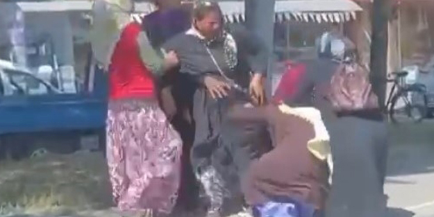 Dilenci kadınlar saç saça baş başa kavgaya tutuştu!