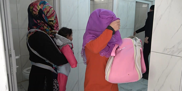 Dilenci operasyonu! Yakalanmamak için lavabolara kadar saklandılar