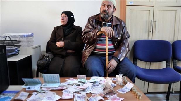 Dilenciler 1 saatte 810 lira topladı