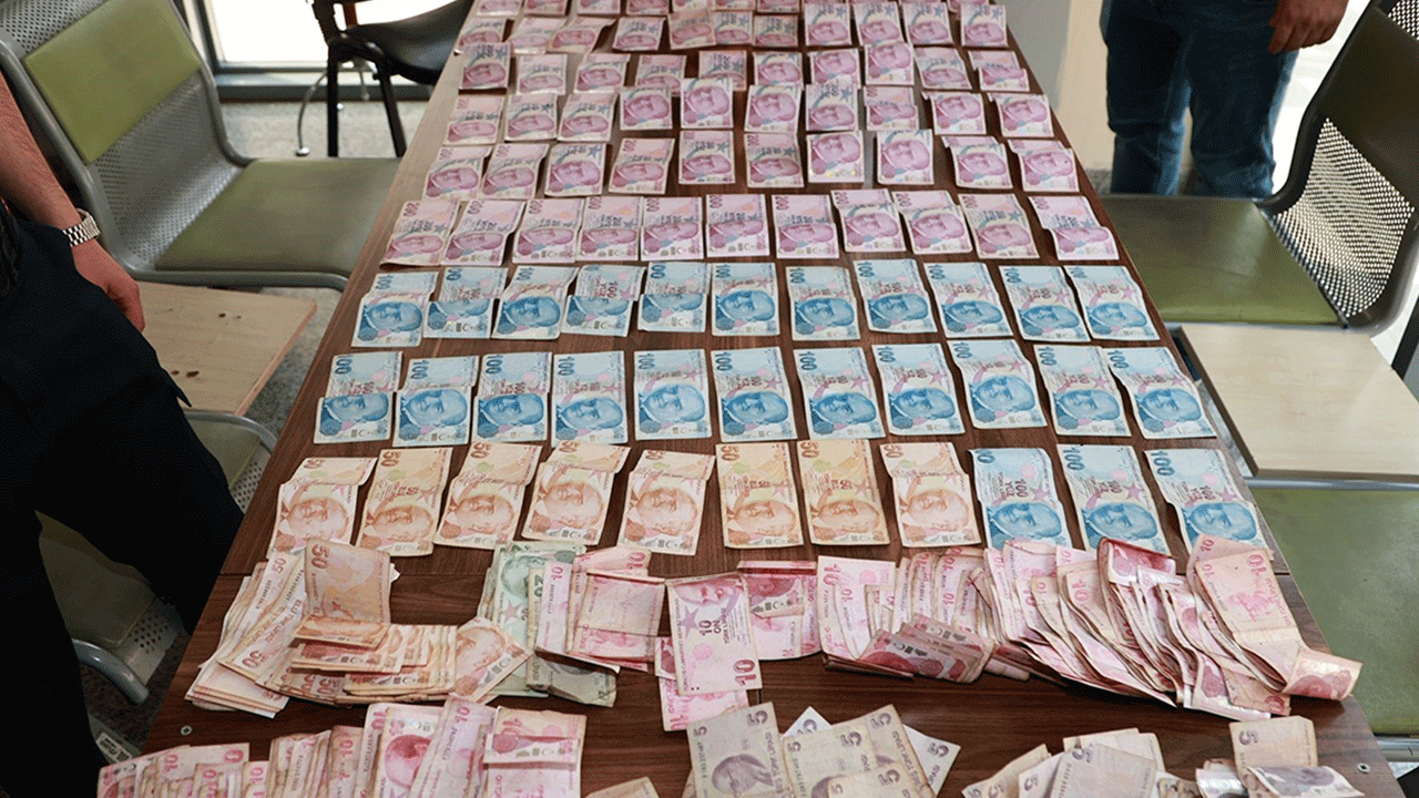 Dilencinin üzerinden çıkan para şok etti! Zabıtalar bile şaştı kaldı!