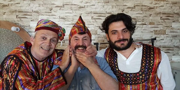 Dilimiz Kimliğimizdir tiyatro oyunu sahneleniyor