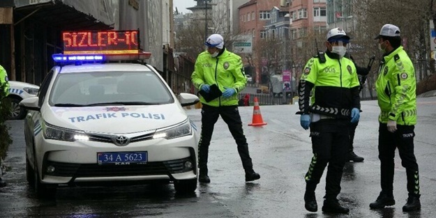 Dilinde tüy biten polisten dikkat çeken yeni yöntem!