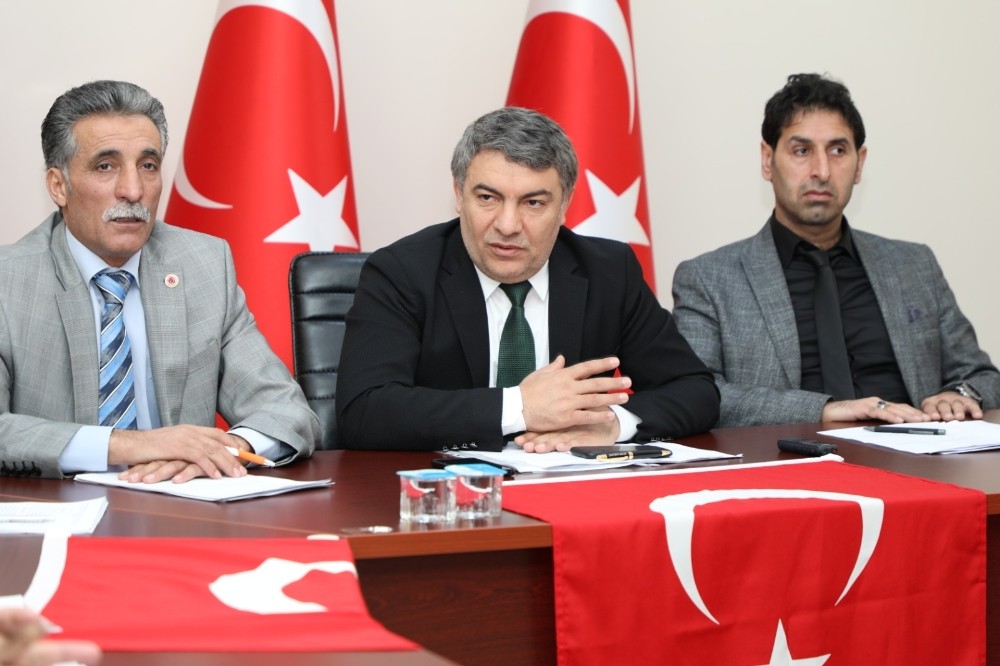Dilovası Meclis salonu Türk bayrakları ile donatıldı 