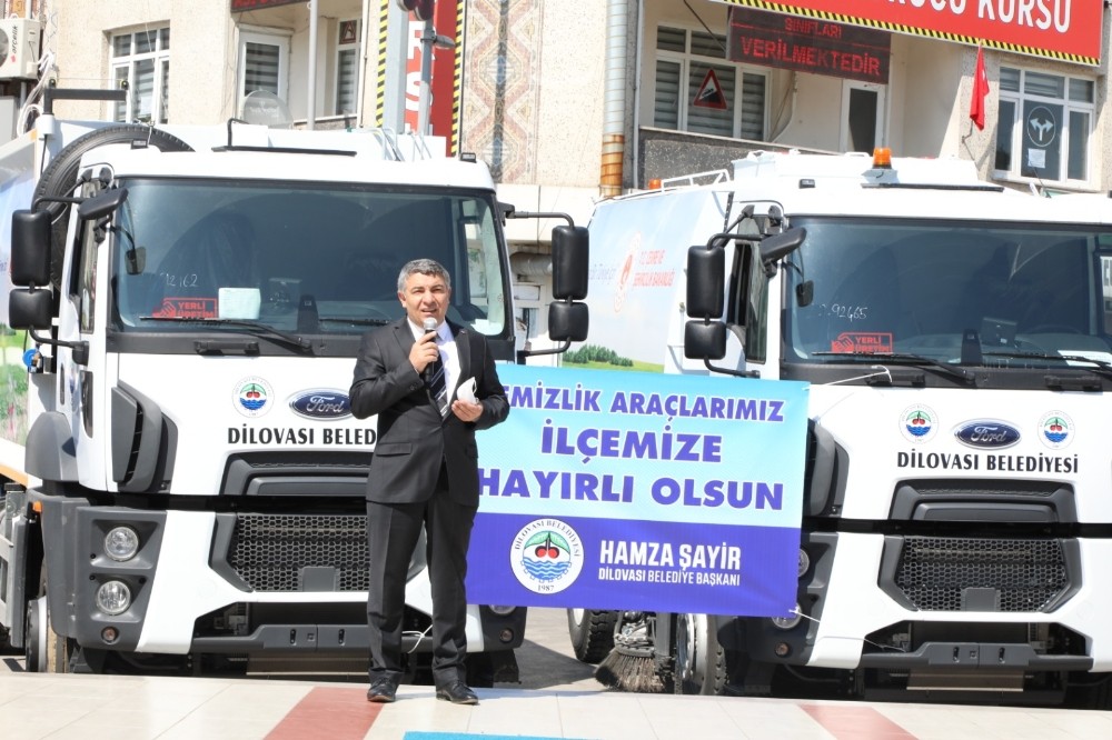 Dilovası’na bakanlıktan iki hizmet aracı hibe edildi 