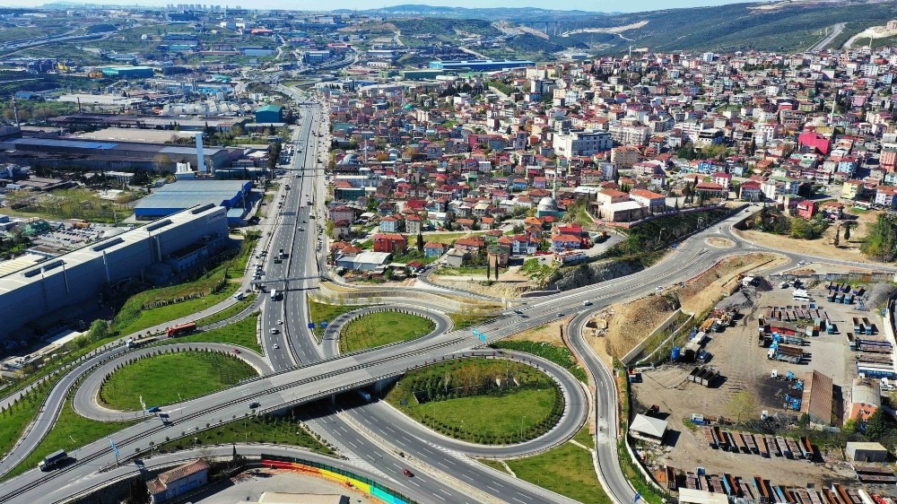 Dilovası’na girişleri kolaylaştıracak kavşakta çalışmalar tamamlandı 
